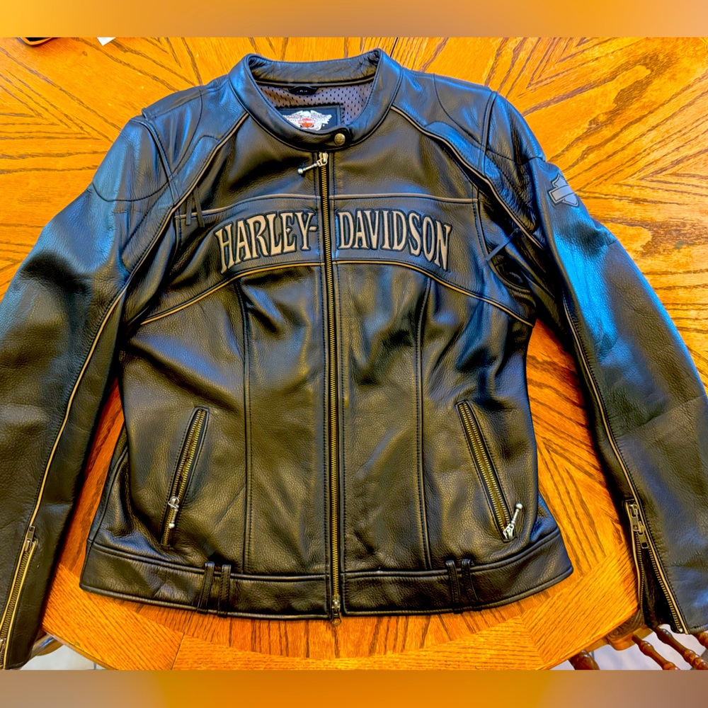 Vintage Harley Davidson leather jacket- women’s XL never worn